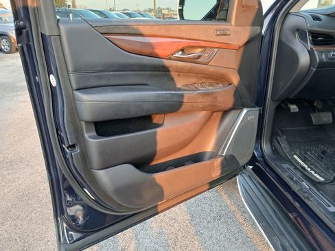 Used 2019 Cadillac Escalade 2WD image 8