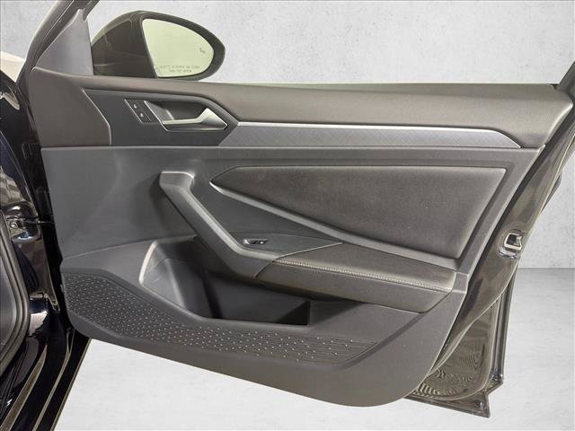 Used 2024 Volkswagen Jetta SE FWD image 14