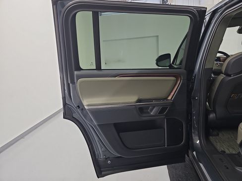 Used 2024 Rivian R1S Adventure AWD/4WD image 17