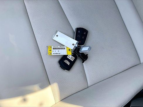 Used 2024 Cadillac XT5 Premium Luxury image 32