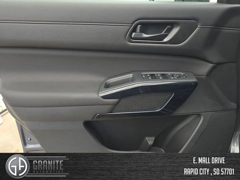 New 2025 Nissan Pathfinder SV w/ Black Appearance Package image 19