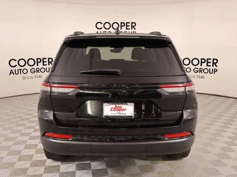 Used 2023 Jeep Grand Cherokee Limited w/ Black Appearance Package AWD/4WD image 23