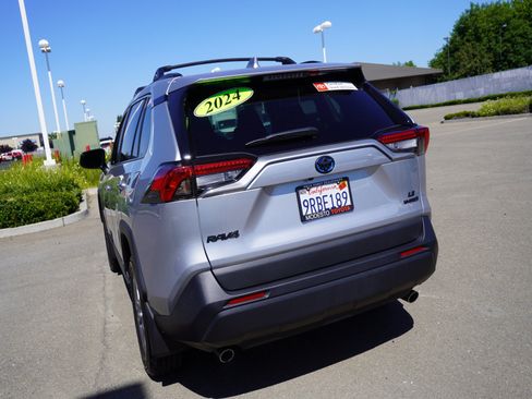 Used 2024 Toyota RAV4 LE AWD/4WD image 9