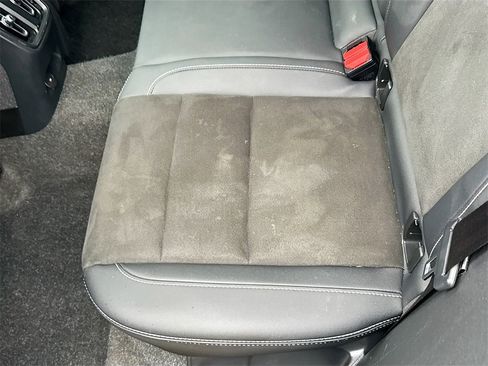 Used 2023 Volvo XC40 Recharge Plus image 29