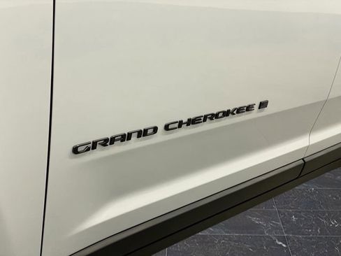 New 2025 Jeep Grand Cherokee L Limited w/ Black Appearance Package image 41