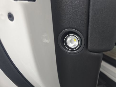 Used 2024 Rivian R1S Adventure AWD/4WD image 32
