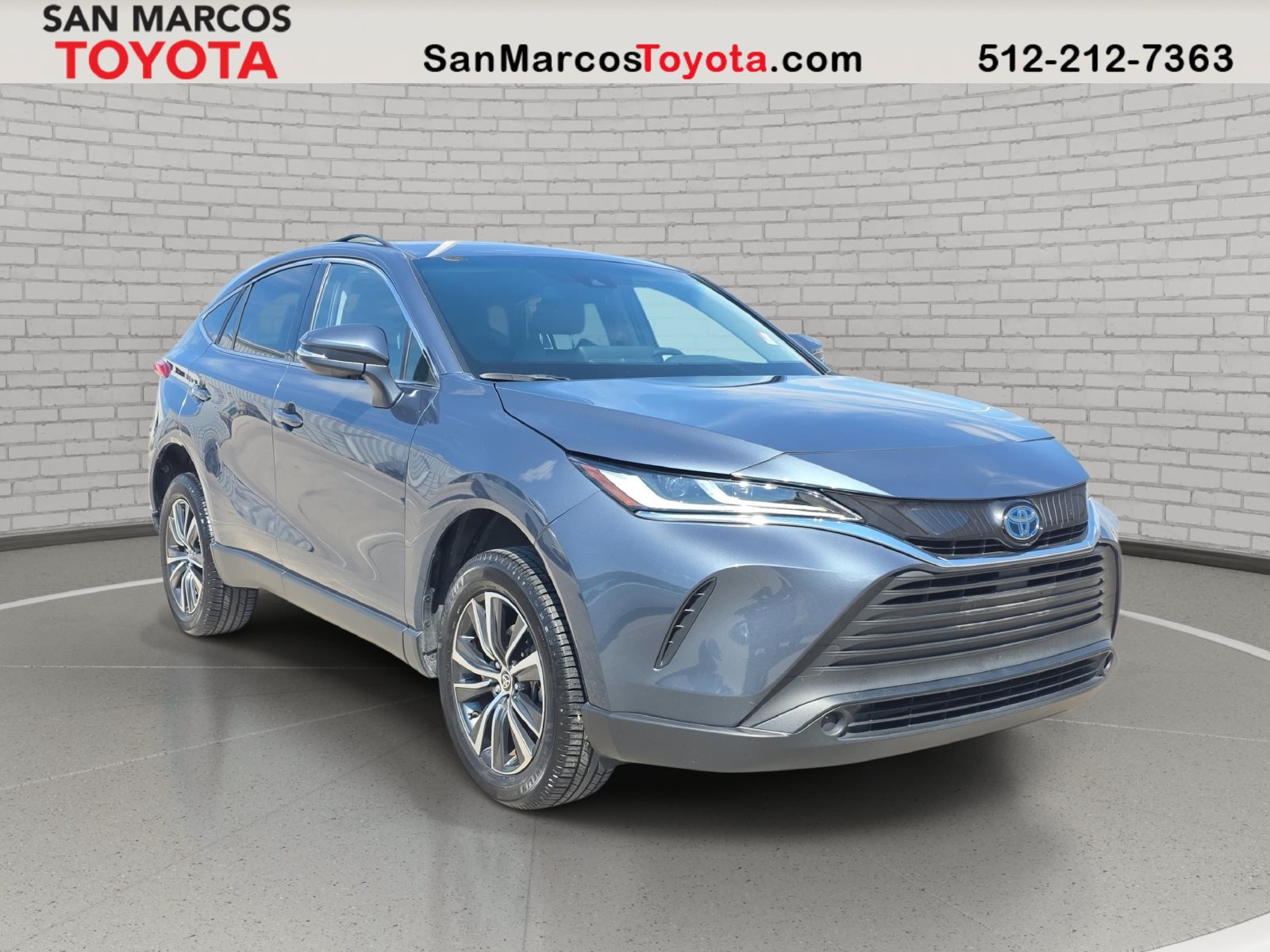 Used 2024 Toyota Venza LE AWD/4WD image 3