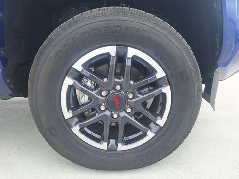 Used 2025 Toyota Tacoma TRD Sport AWD/4WD image 21