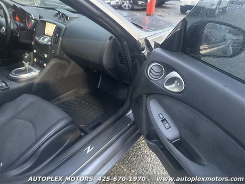 Used 2011 Nissan 370Z Touring w/ Sport Pkg image 9