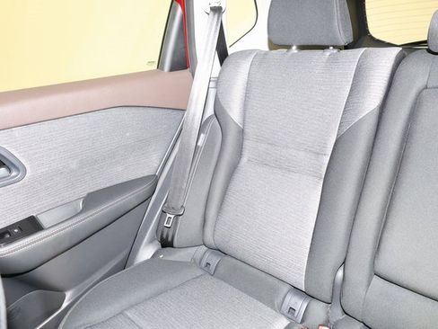 Used 2023 Nissan Rogue SV image 12