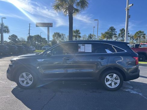 Used 2022 Kia Sorento LX image 7