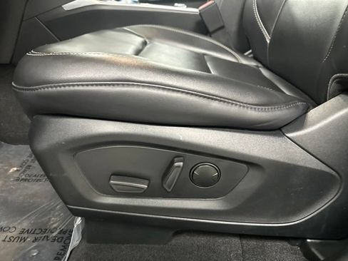 Used 2023 Ford Explorer XLT w/ Equipment Group 202A AWD/4WD image 10