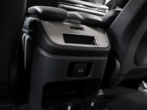 Used 2025 Lincoln Navigator Reserve image 25