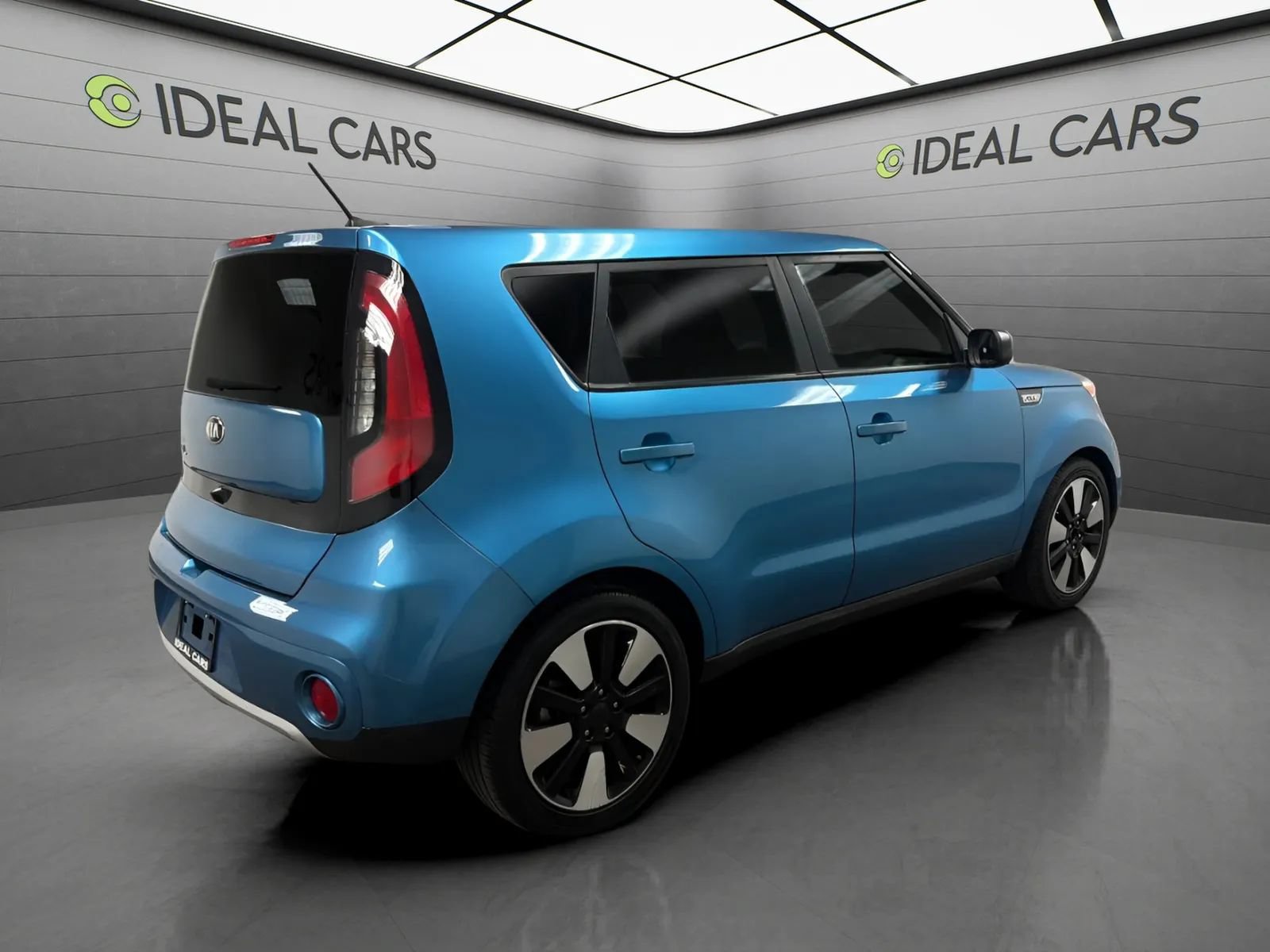 Used 2018 Kia Soul + FWD image 5