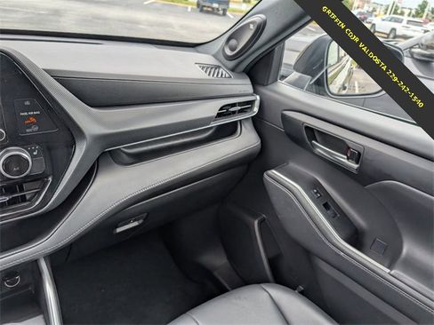 Used 2021 Toyota Highlander XSE image 20