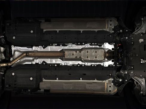 Used 2025 Volvo XC60 T8 Plus w/ Protection Package Premier image 13