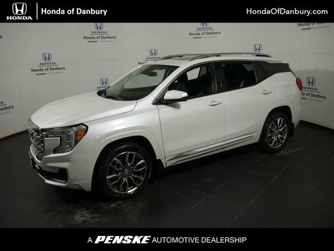 Used 2022 GMC Terrain Denali w/ Denali Premium Package image 1
