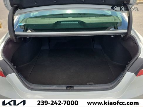 Used 2022 Toyota Camry LE FWD image 11