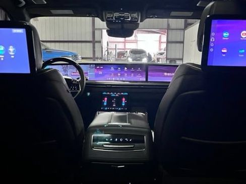 Used 2025 Cadillac Escalade Sport Platinum AWD/4WD image 17