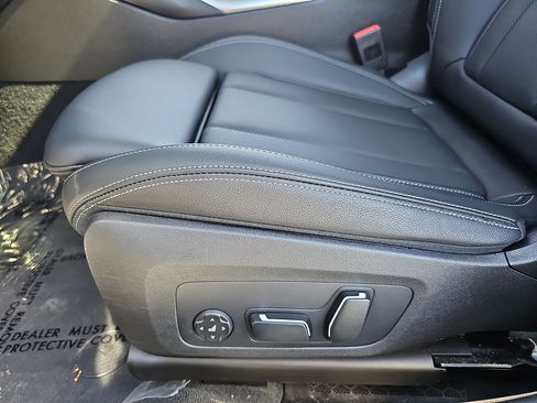 Used 2025 BMW 330i xDrive Sedan w/ M Sport Package AWD/4WD image 28