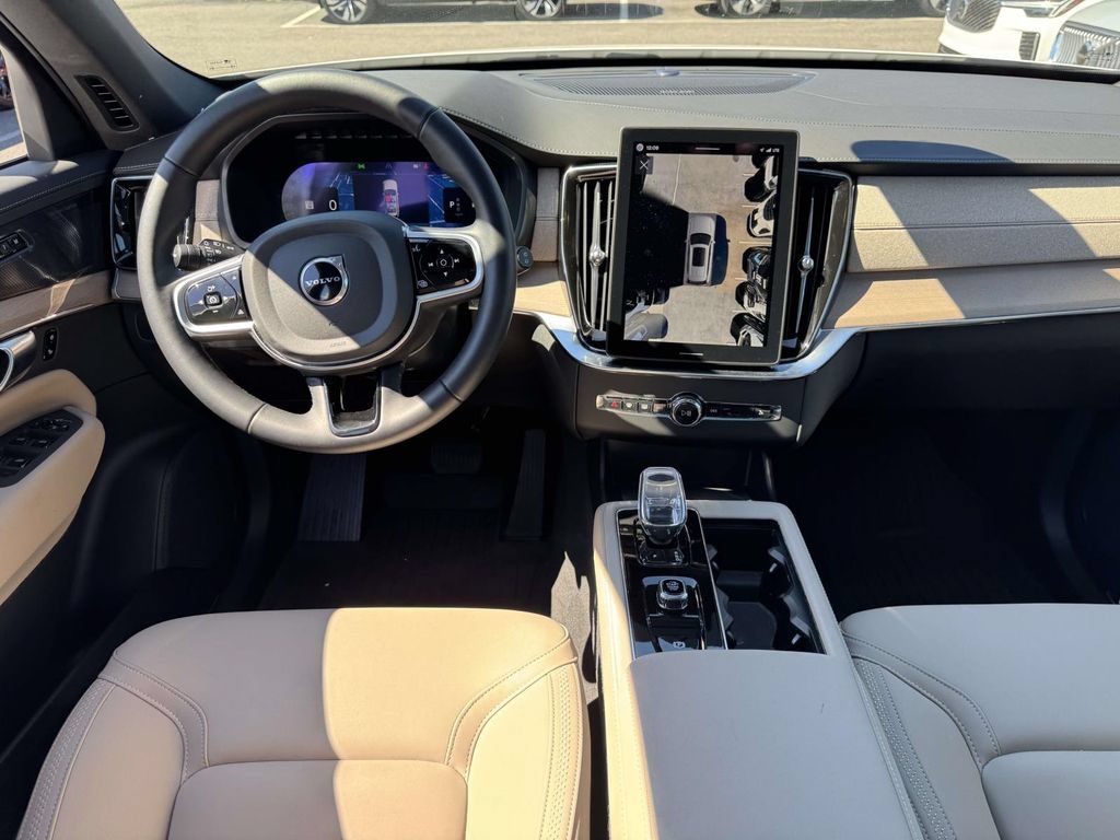 Used 2026 Volvo XC90 B6 Plus w/ Protection Package Premier AWD/4WD image 11