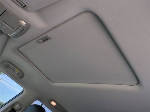 Certified 2022 Nissan Armada SL image 18