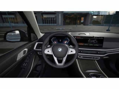 New 2026 BMW X7 xDrive40i w/ Premium Package AWD/4WD image 13