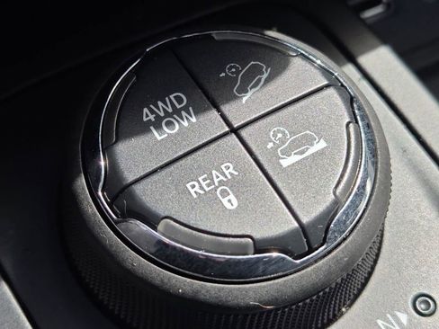 Used 2014 Jeep Cherokee Trailhawk w/ Leather Interior Group AWD/4WD image 14