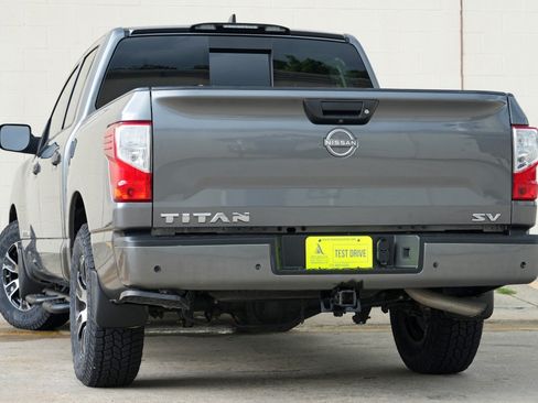Used 2023 Nissan Titan SV w/ SV Convenience Package RWD image 5