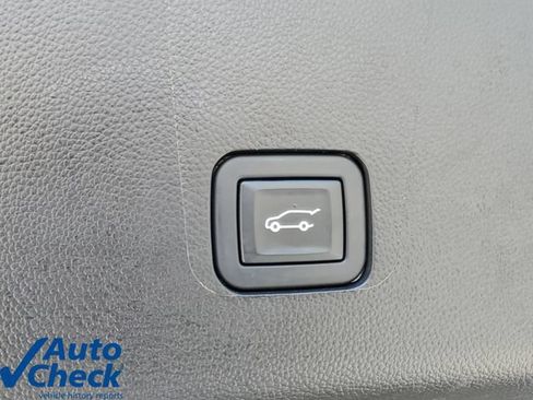 Used 2021 Chevrolet Traverse High Country FWD image 11