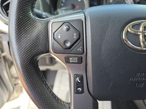 Used 2016 Toyota Tacoma SR5 RWD image 32