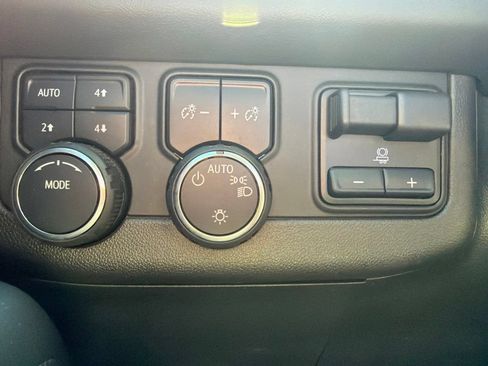 Used 2024 Chevrolet Suburban High Country w/ Advanced Technology Package AWD/4WD image 34