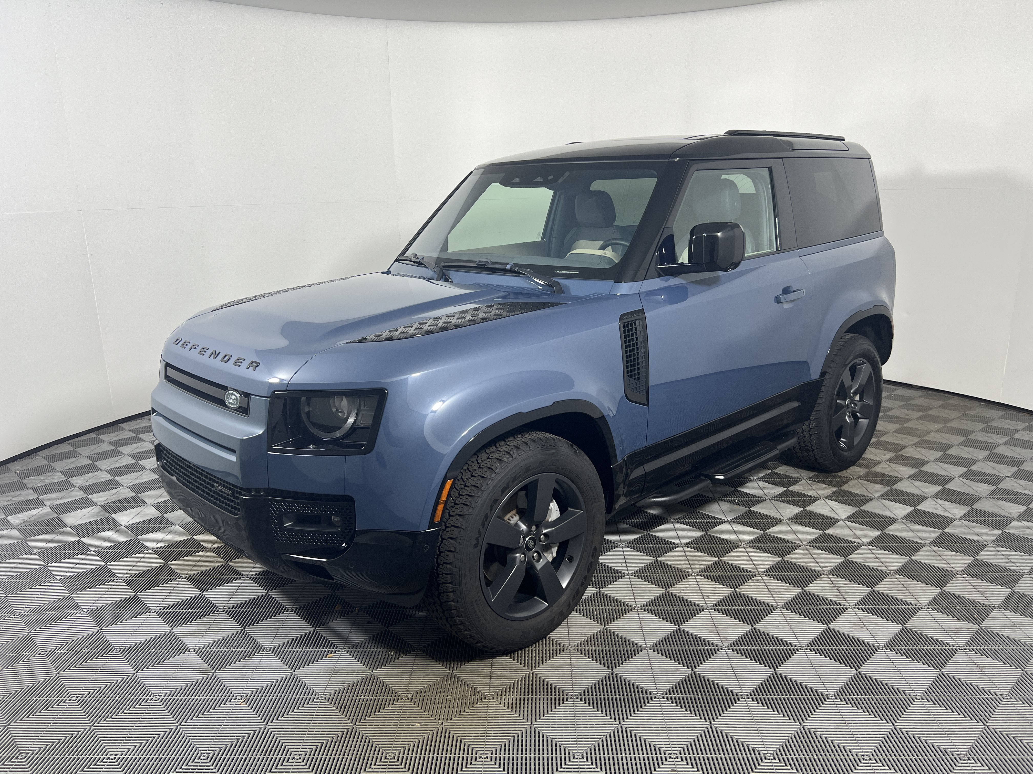 Used 2022 Land Rover Defender 90 X-Dynamic SE AWD/4WD image 9