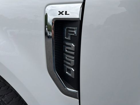 Used 2021 Ford F250 XL w/ Power Equipment Group RWD image 6