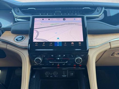 Used 2022 Jeep Grand Cherokee Summit AWD/4WD image 15