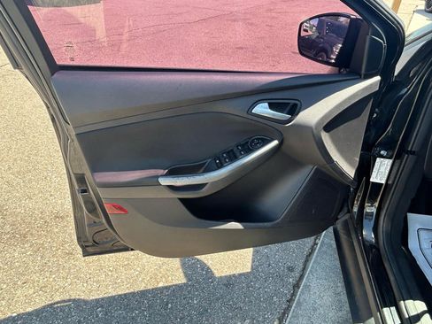 Used 2012 Ford Focus SE FWD image 14