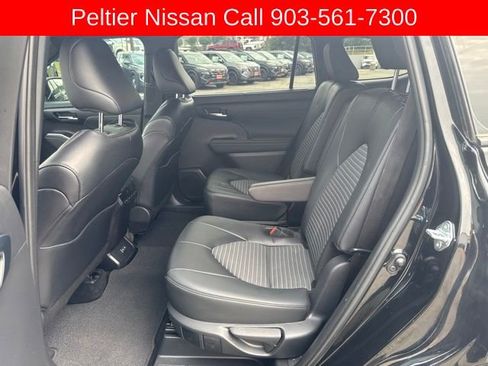 Used 2024 Toyota Highlander XSE FWD image 23