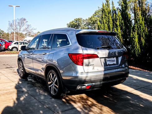 Used 2018 Honda Pilot Touring image 9