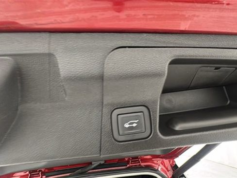 Used 2023 GMC Acadia SLE w/ Driver Convenience Package image 17