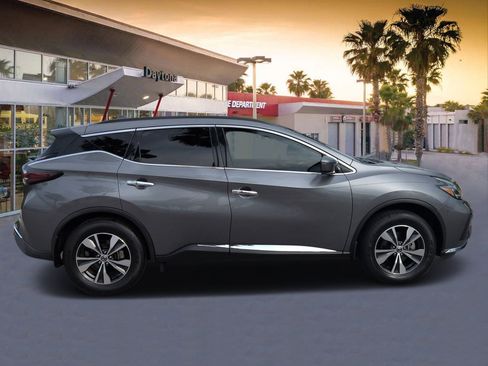 Used 2022 Nissan Murano SV FWD image 2