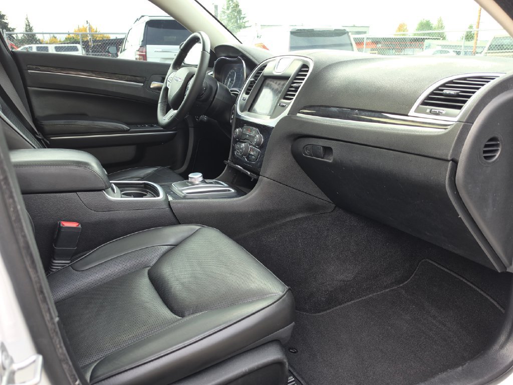 Used 2019 Chrysler 300 Limited AWD/4WD image 14