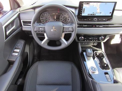 New 2026 Mitsubishi Outlander ES FWD image 15