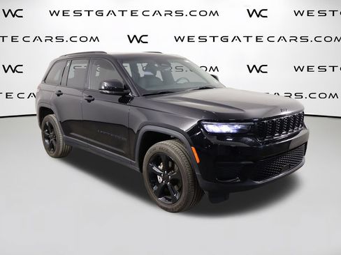 Used 2025 Jeep Grand Cherokee Altitude RWD image 45
