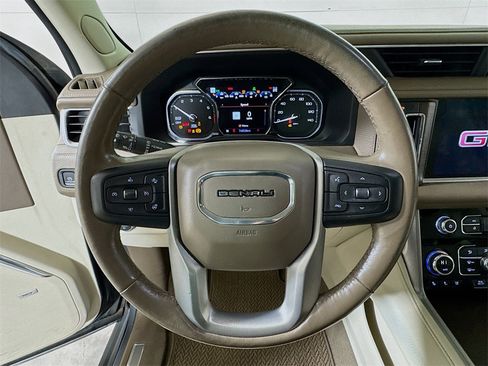Used 2021 GMC Yukon Denali w/ Denali Premium Package image 9