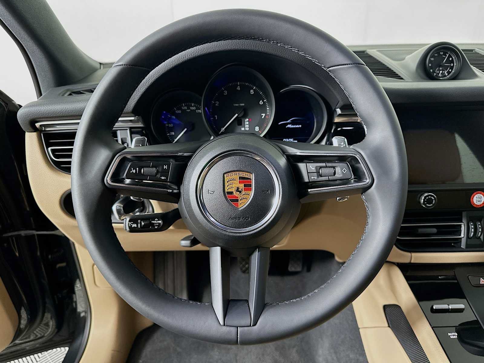 Used 2026 Porsche Macan AWD/4WD image 14