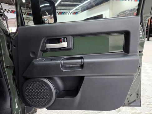 Used 2013 Toyota FJ Cruiser 4WD image 14