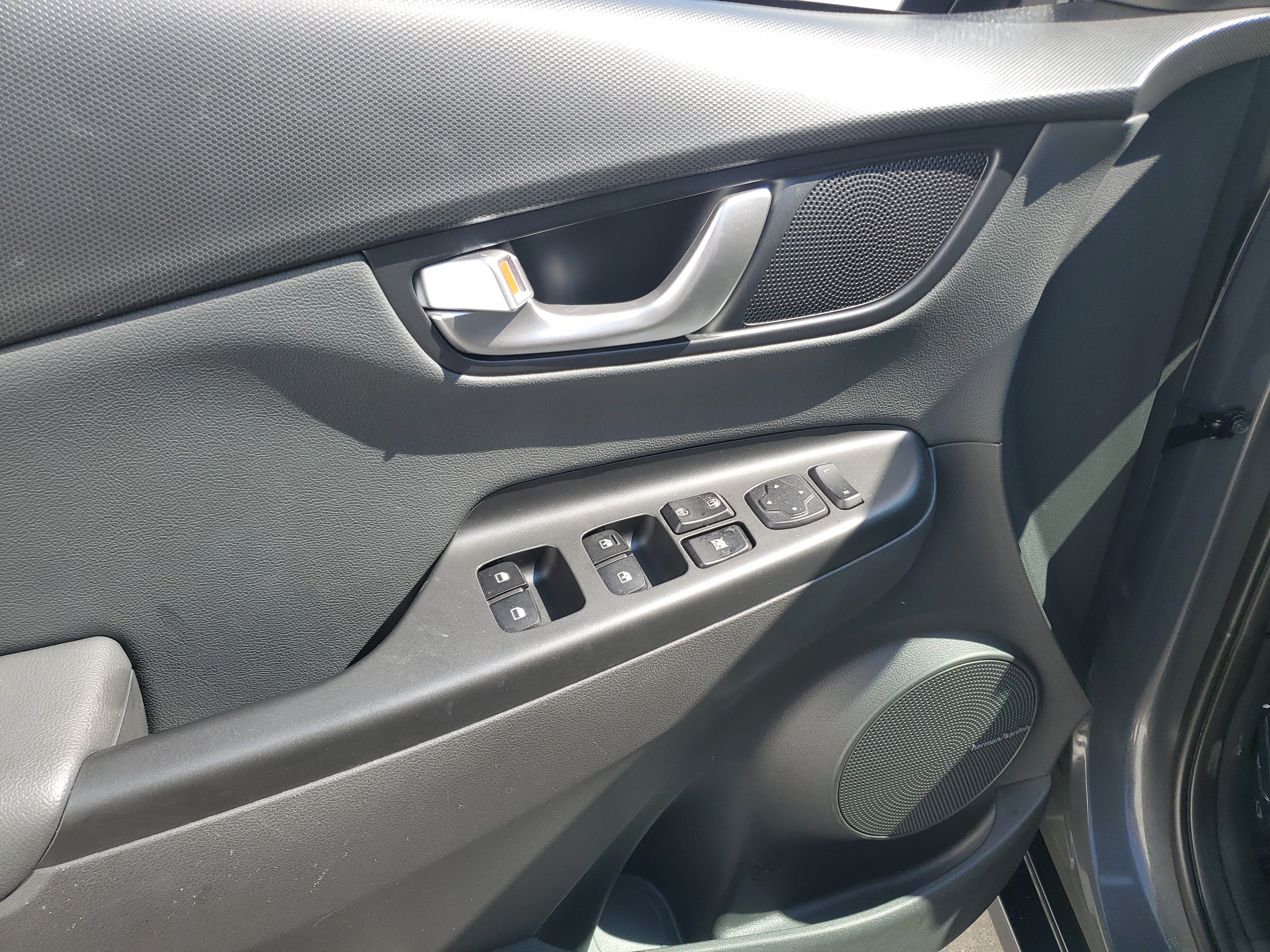 Used 2023 Hyundai Kona Limited FWD image 18