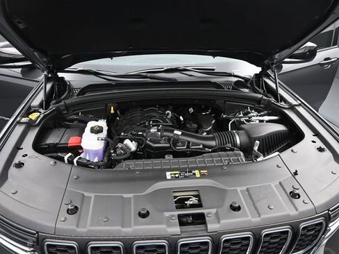 New 2025 Jeep Grand Cherokee Laredo X w/ Luxury Tech Group I image 39