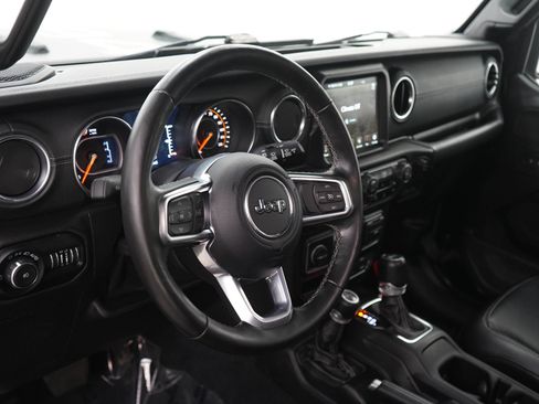 Used 2020 Jeep Wrangler Unlimited Sahara w/ Uconnect 4C Nav & Sound Group AWD/4WD image 19
