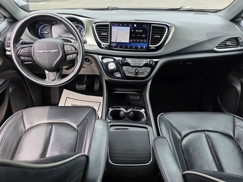 Used 2021 Chrysler Pacifica Limited w/ S Appearance Package FWD image 25